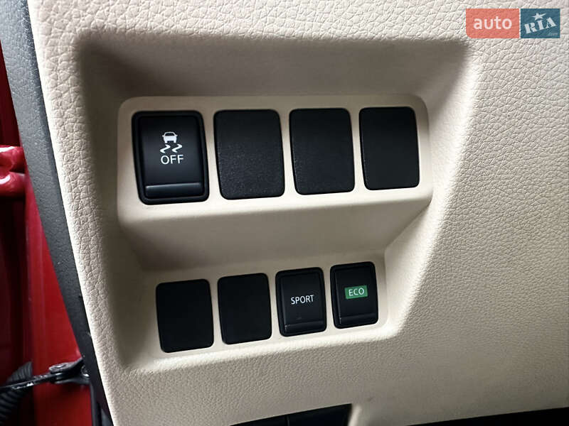 Позашляховик / Кросовер Nissan Rogue 2017 в Львові