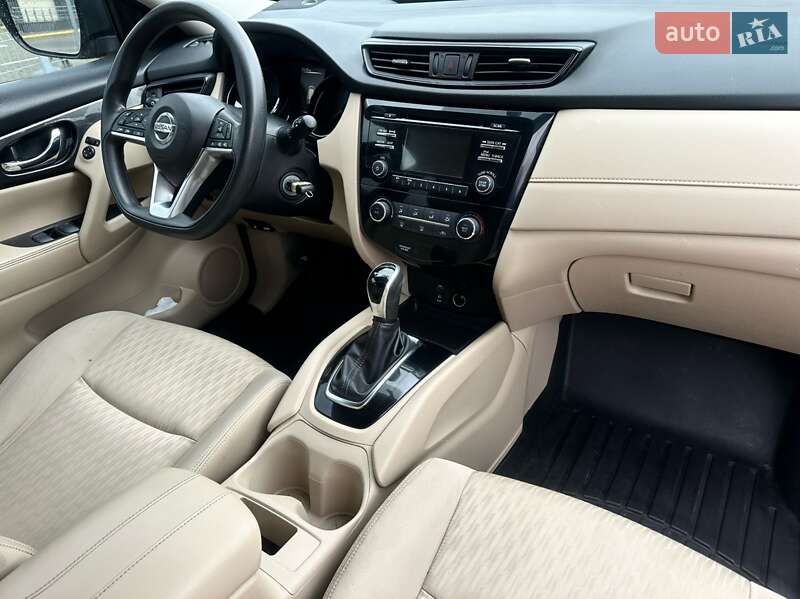 Позашляховик / Кросовер Nissan Rogue 2017 в Львові