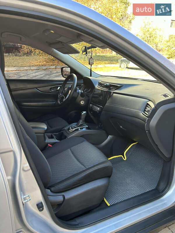 Позашляховик / Кросовер Nissan Rogue 2017 в Запоріжжі