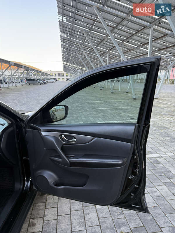 Внедорожник / Кроссовер Nissan Rogue 2015 в Львове