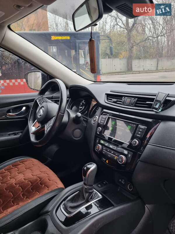 Внедорожник / Кроссовер Nissan Rogue 2018 в Харькове