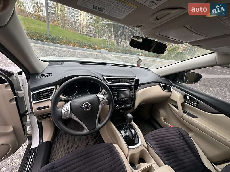 Внедорожник / Кроссовер Nissan Rogue 2016 в Днепре