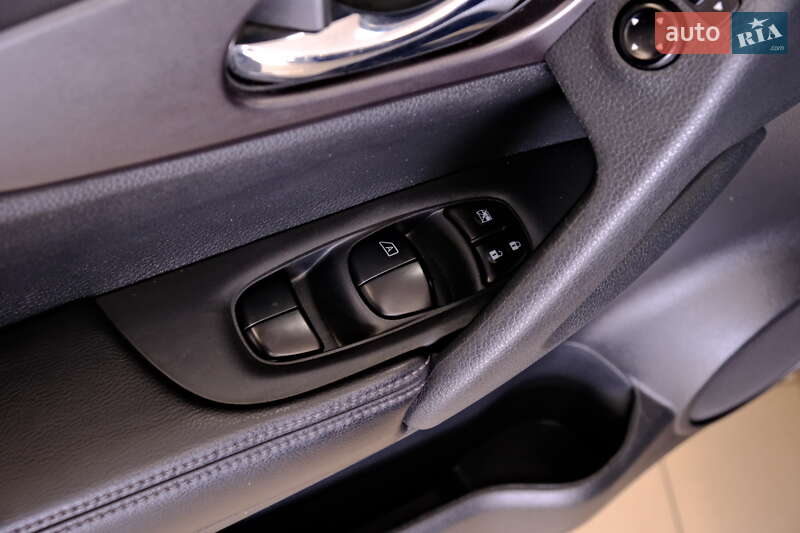 Позашляховик / Кросовер Nissan Rogue 2016 в Одесі