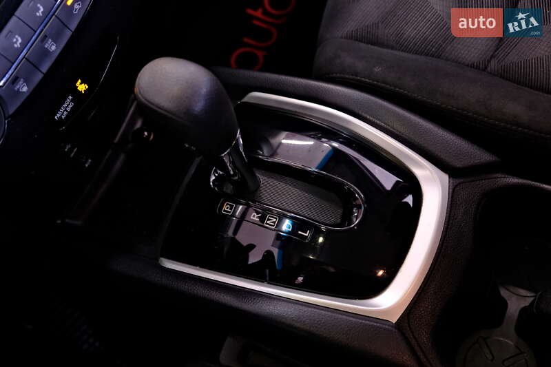 Позашляховик / Кросовер Nissan Rogue 2016 в Одесі