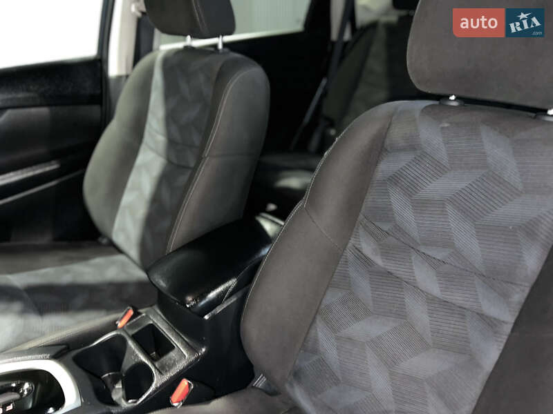 Внедорожник / Кроссовер Nissan Rogue 2015 в Ровно фото 70 Внедорожник / Кроссовер Nissan Rogue 2015 в Ровно