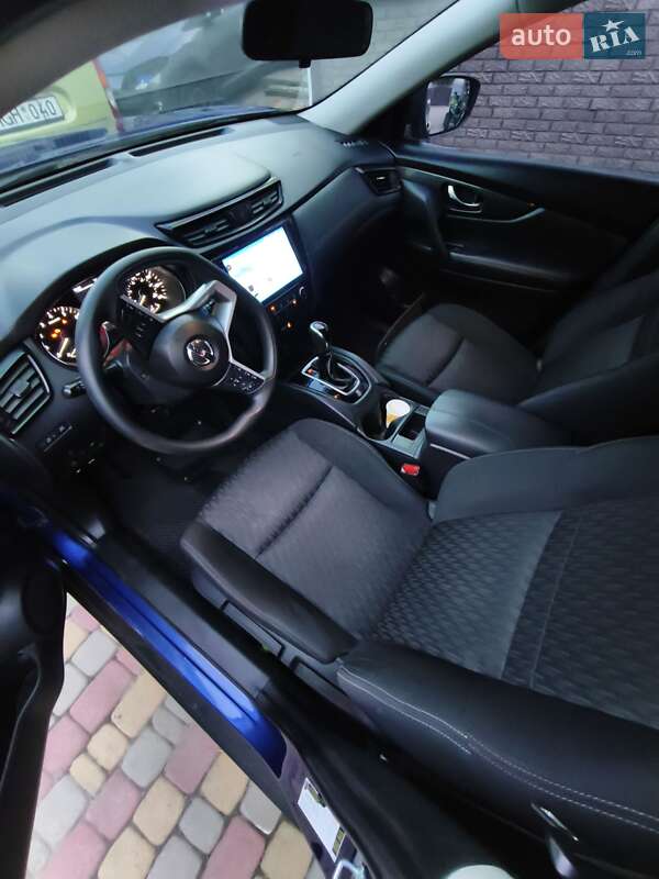 Внедорожник / Кроссовер Nissan Rogue 2017 в Ракитном