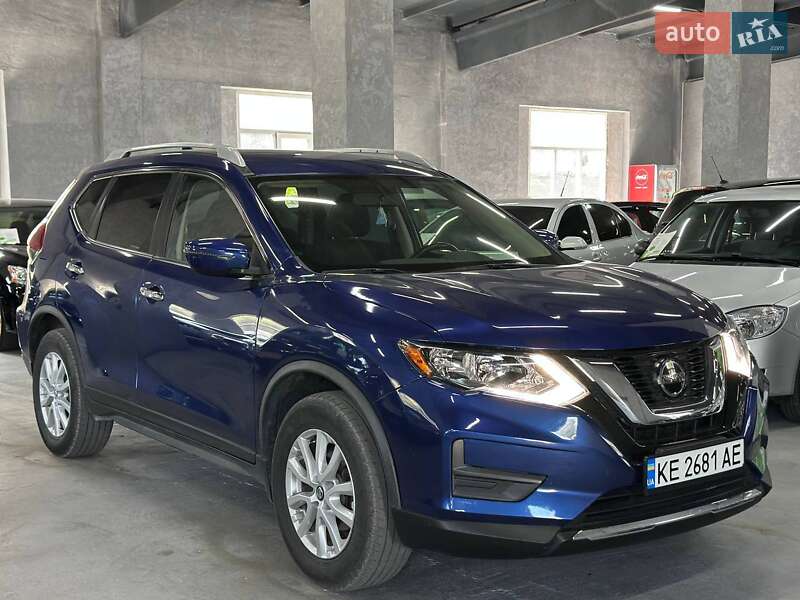 Внедорожник / Кроссовер Nissan Rogue 2018 в Каменском