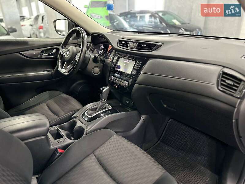 Внедорожник / Кроссовер Nissan Rogue 2018 в Каменском