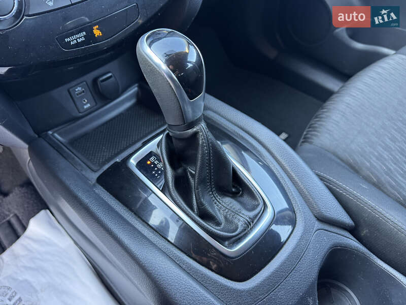 Позашляховик / Кросовер Nissan Rogue 2017 в Луцьку