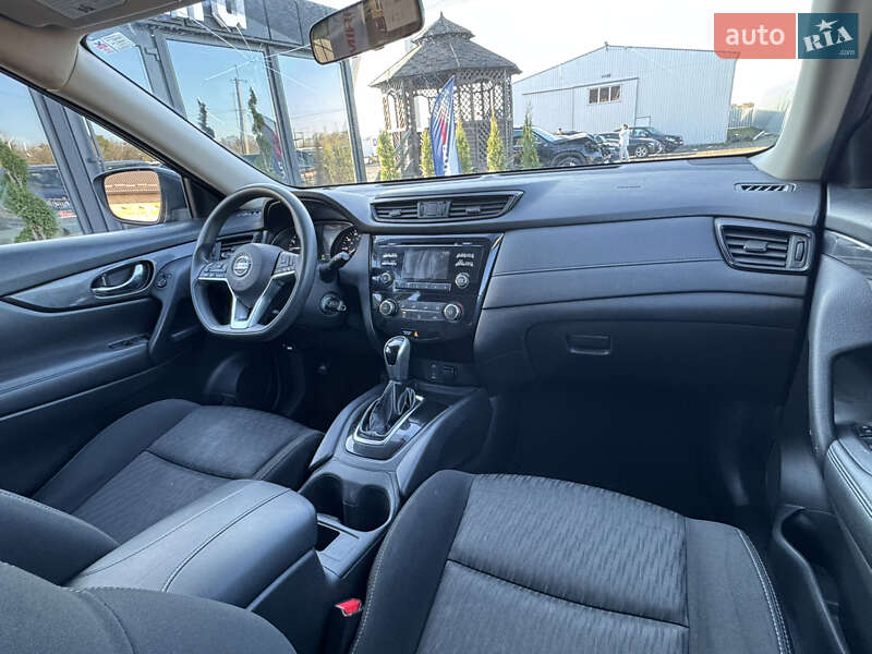 Позашляховик / Кросовер Nissan Rogue 2017 в Луцьку