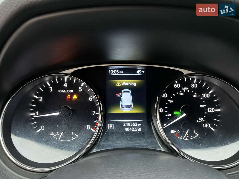 Позашляховик / Кросовер Nissan Rogue 2015 в Житомирі