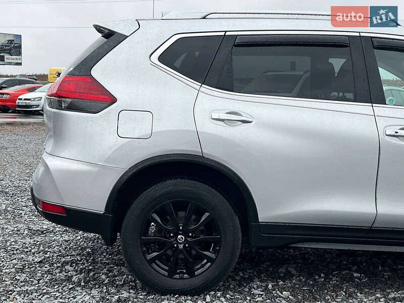 Внедорожник / Кроссовер Nissan Rogue 2017 в Львове