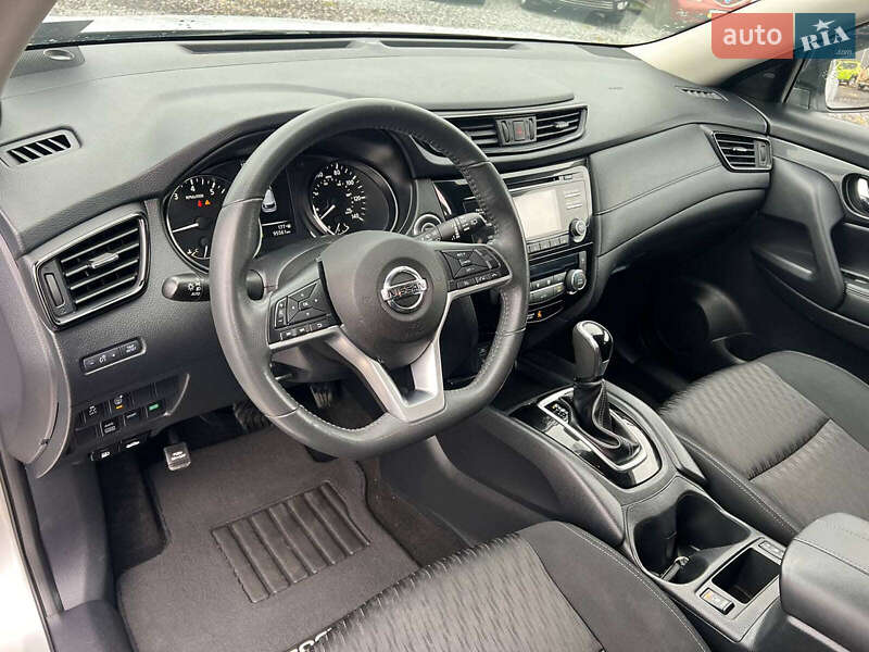 Внедорожник / Кроссовер Nissan Rogue 2017 в Львове