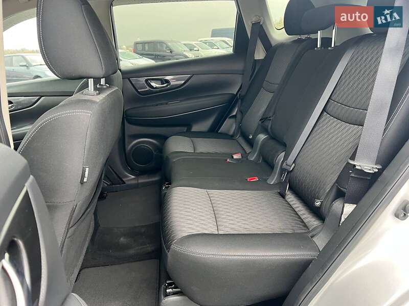 Внедорожник / Кроссовер Nissan Rogue 2017 в Львове