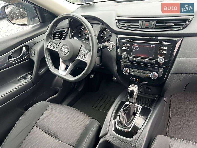 Внедорожник / Кроссовер Nissan Rogue 2017 в Львове