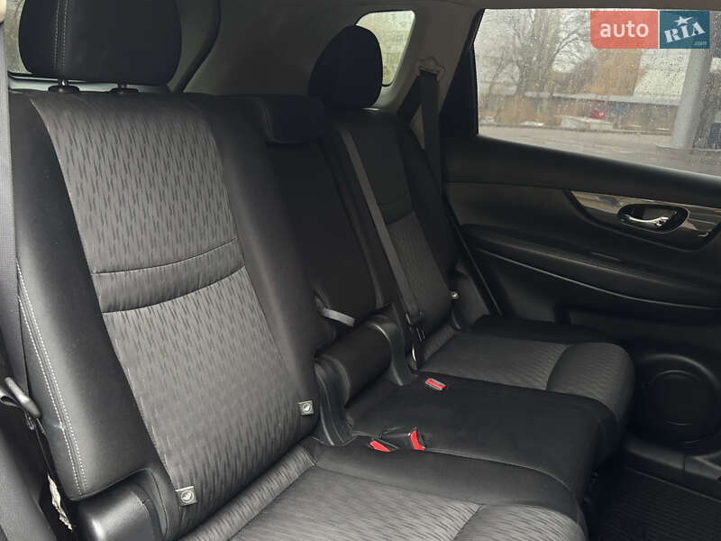 Позашляховик / Кросовер Nissan Rogue 2016 в Миколаєві