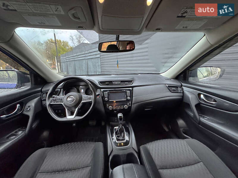 Позашляховик / Кросовер Nissan Rogue 2017 в Кам'янському