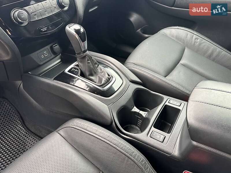 Внедорожник / Кроссовер Nissan Rogue 2020 в Ровно