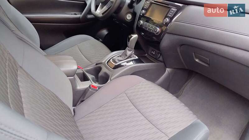 Внедорожник / Кроссовер Nissan Rogue 2019 в Ровно