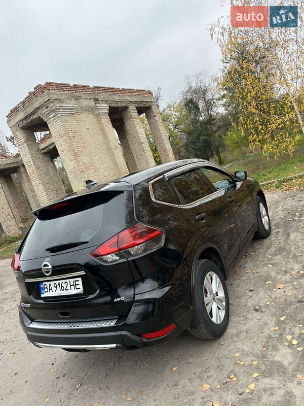 Внедорожник / Кроссовер Nissan Rogue 2018 в Александрие