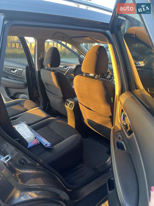 Внедорожник / Кроссовер Nissan Rogue 2017 в Львове