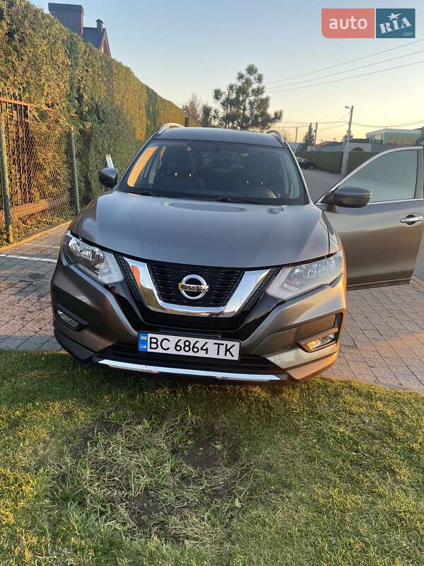 Внедорожник / Кроссовер Nissan Rogue 2017 в Львове