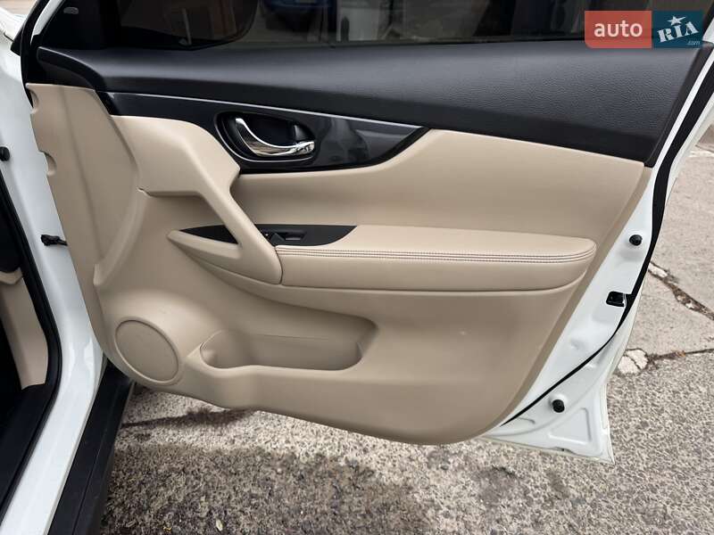 Внедорожник / Кроссовер Nissan Rogue 2017 в Харькове