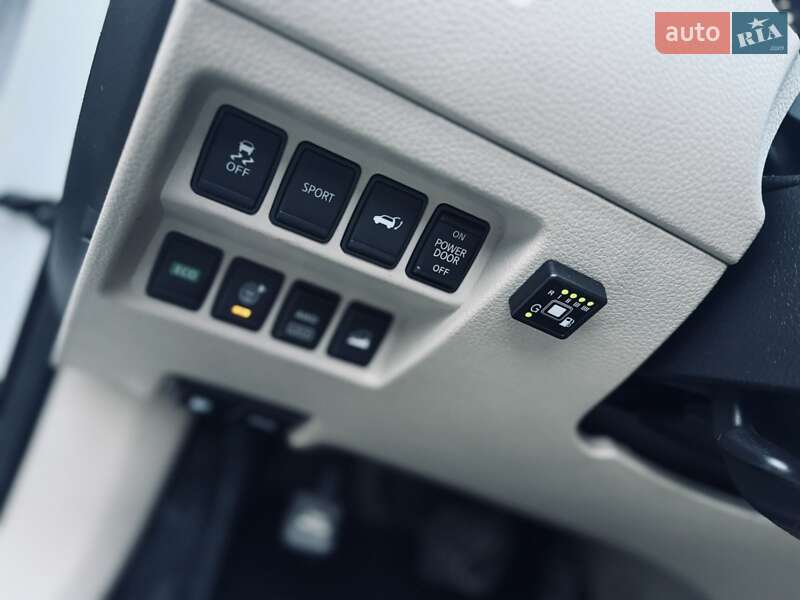 Позашляховик / Кросовер Nissan Rogue 2016 в Полтаві