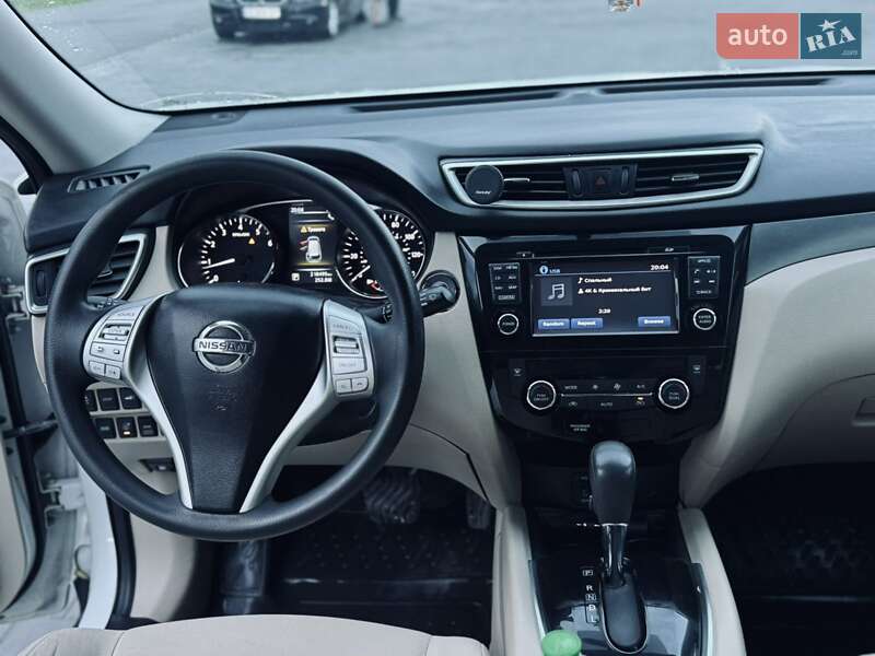 Позашляховик / Кросовер Nissan Rogue 2016 в Полтаві