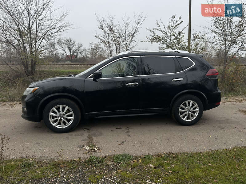 Внедорожник / Кроссовер Nissan Rogue 2017 в Кривом Роге