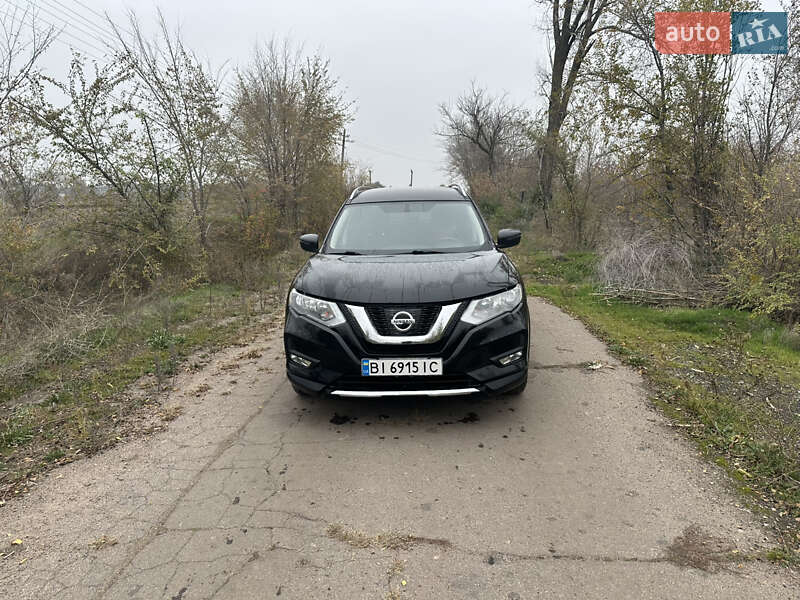 Внедорожник / Кроссовер Nissan Rogue 2017 в Кривом Роге