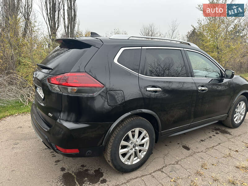 Внедорожник / Кроссовер Nissan Rogue 2017 в Кривом Роге