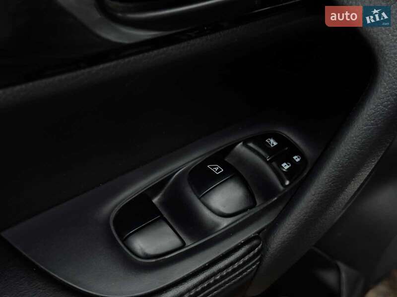 Внедорожник / Кроссовер Nissan Rogue 2019 в Киеве фото 16 Внедорожник / Кроссовер Nissan Rogue 2019 в Киеве