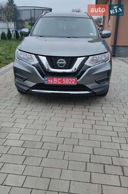 Внедорожник / Кроссовер Nissan Rogue 2017 в Ровно