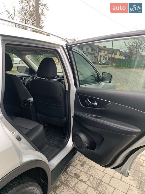 Внедорожник / Кроссовер Nissan Rogue 2017 в Ивано-Франковске