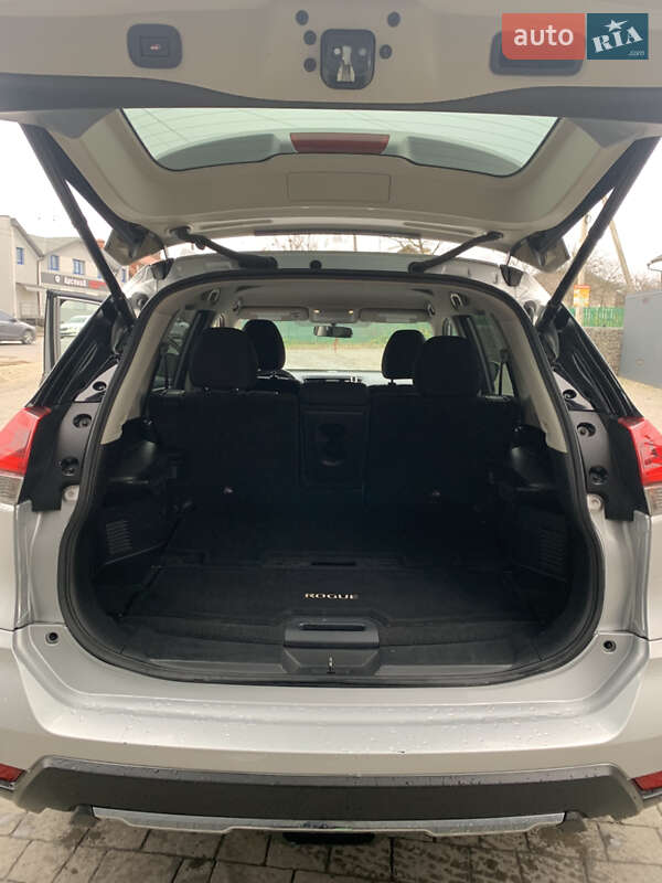 Внедорожник / Кроссовер Nissan Rogue 2017 в Ивано-Франковске