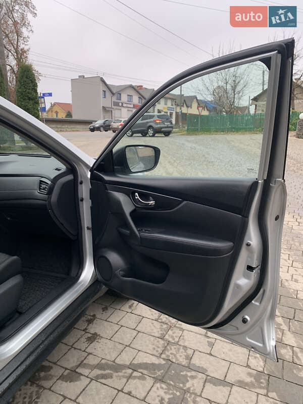 Внедорожник / Кроссовер Nissan Rogue 2017 в Ивано-Франковске