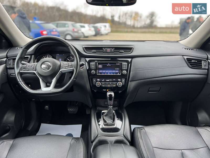 Внедорожник / Кроссовер Nissan Rogue 2018 в Стрые