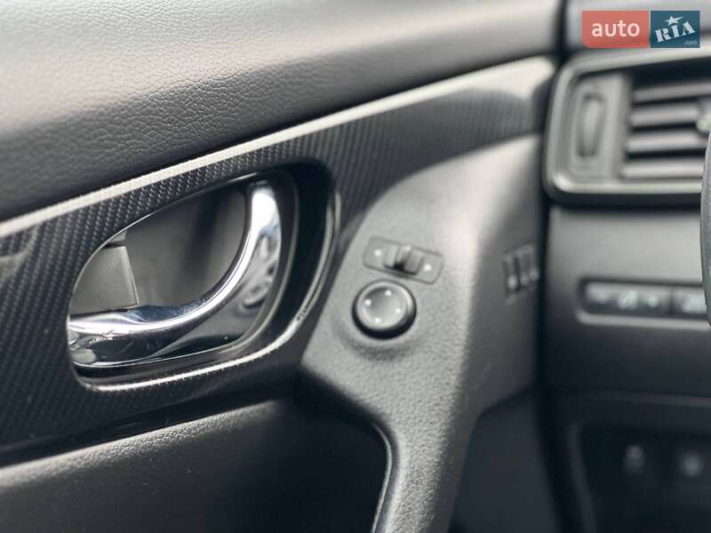 Внедорожник / Кроссовер Nissan Rogue 2018 в Стрые