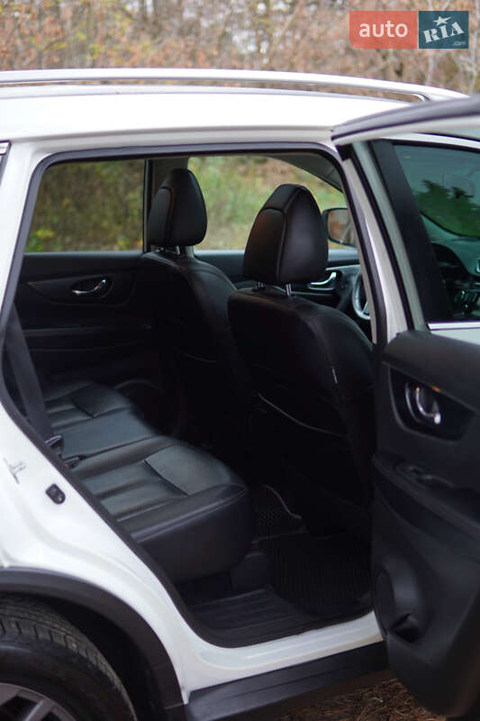 Внедорожник / Кроссовер Nissan Rogue 2016 в Киеве