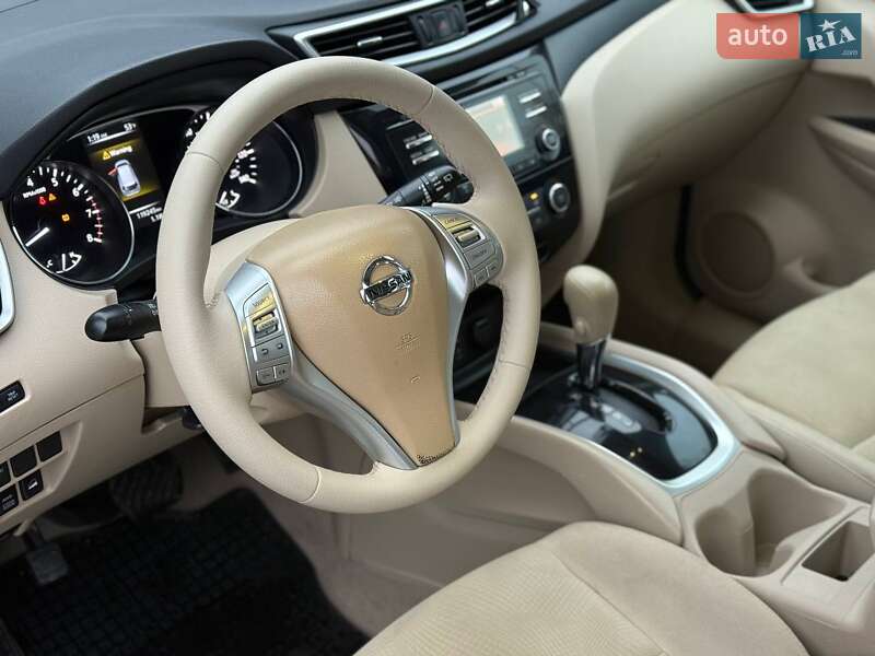 Внедорожник / Кроссовер Nissan Rogue 2015 в Запорожье