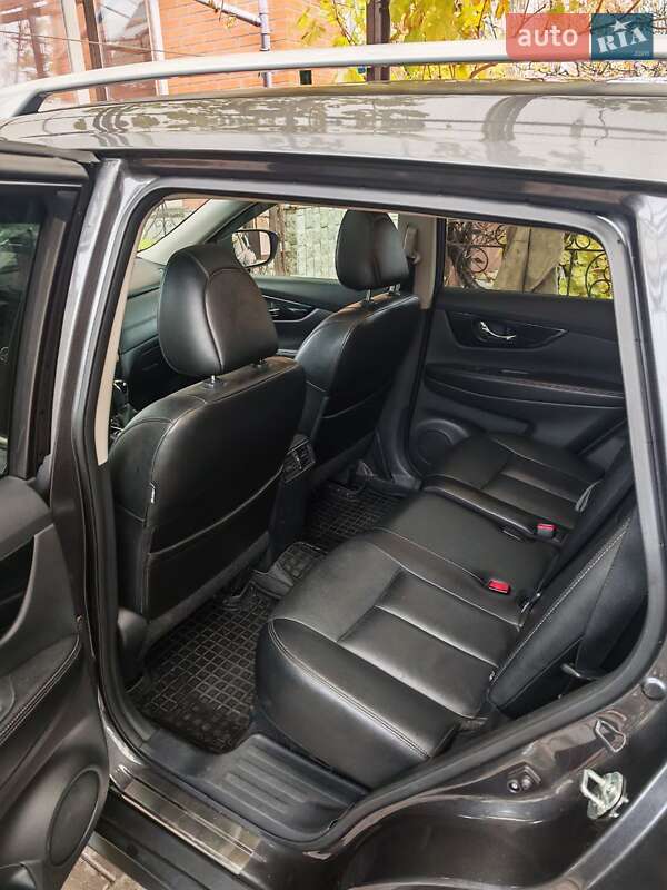 Внедорожник / Кроссовер Nissan Rogue 2017 в Харькове