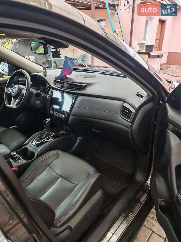 Внедорожник / Кроссовер Nissan Rogue 2017 в Харькове