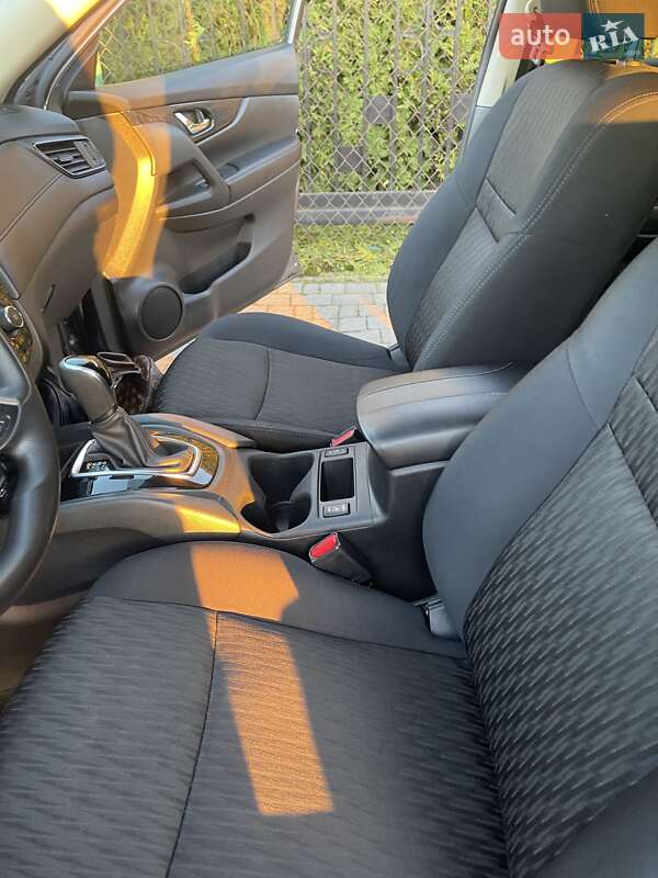 Внедорожник / Кроссовер Nissan Rogue 2017 в Львове