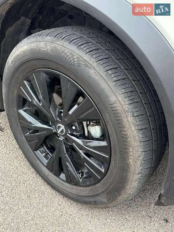 Внедорожник / Кроссовер Nissan Rogue 2023 в Ровно