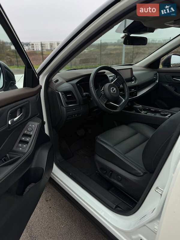 Внедорожник / Кроссовер Nissan Rogue 2023 в Ровно