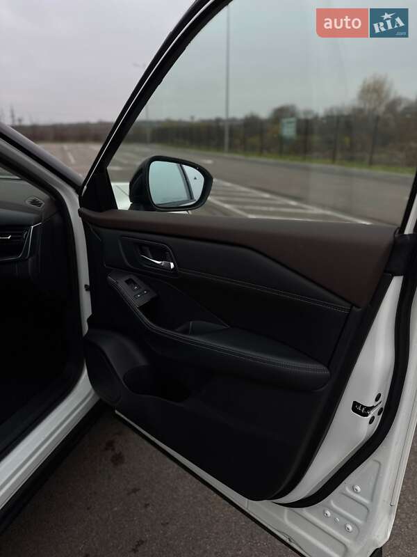 Внедорожник / Кроссовер Nissan Rogue 2023 в Ровно