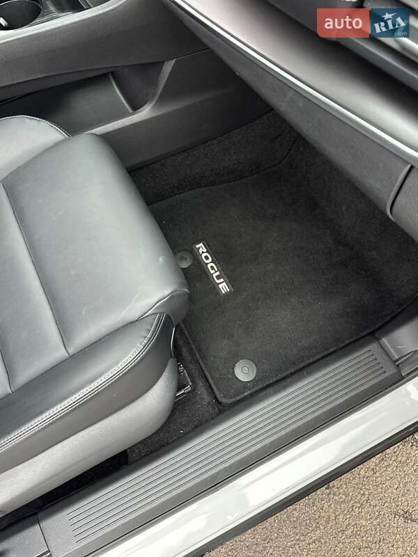 Внедорожник / Кроссовер Nissan Rogue 2023 в Ровно