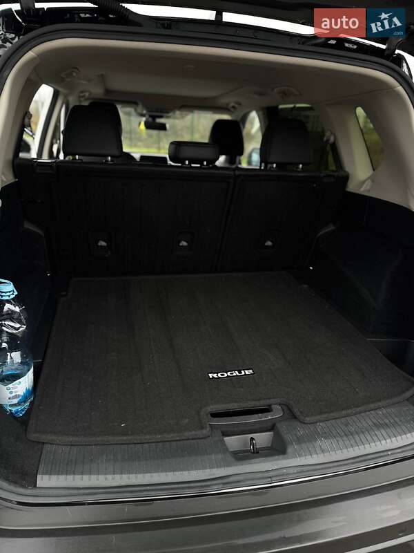Внедорожник / Кроссовер Nissan Rogue 2023 в Ровно