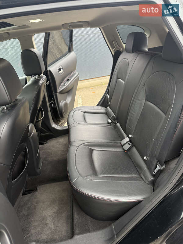 Внедорожник / Кроссовер Nissan Rogue 2012 в Луцке